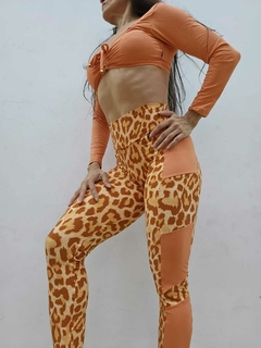 CONJUNTO LEGGING ONÇA VÁRIAS CORES DETALHE NA PERNA E TOP MANGA LONGA EXCLUSIVO