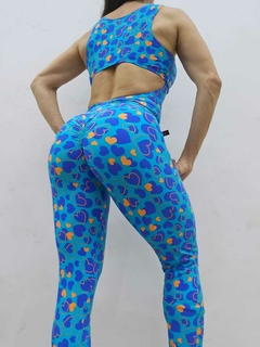 MACACÃO CORAÇÕES DETALHE NO BUSTO EMPINA BUMBUM - comprar online
