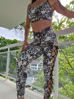 CONJUNTO COLMÉIA CORAÇÕES PRETO E BRANCO na internet