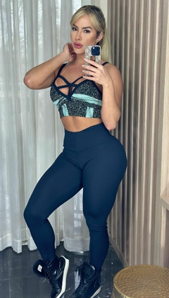CONJUNTO LEGGING LISA PRETA E TOP DETALHADO ESTAMPADO AZUL EXCLUSIVO na internet