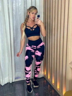 CONJUNTO LEGGING MAPA ROSA E TOP DETALHADO LISO PRETO EXCLUSIVO