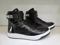 BOTA MB GIRL STAR PRETO LIMITED EXCLUSIVA na internet