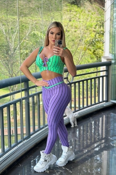 CONJUNTO VERDE E VIOLETA LISTRADO LEGGING DETALHE NA CINTURA E TOP ALÇA FRUFRU EXCLUSIVO na internet