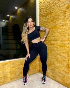 CONJUNTO VÁRIAS CORES LEGGING COM CINTINHO E CROPPED MANGUINHA E ALCINHA