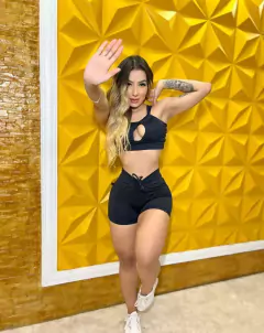 CONJUNTO VÁRIAS CORES LISO SHORT CADARÇO E TOP UM OMBRO