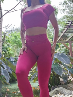 Image of CONJUNTO VÁRIAS CORES LEGGING COM CINTINHO E CROPPED MANGUINHA E ALCINHA