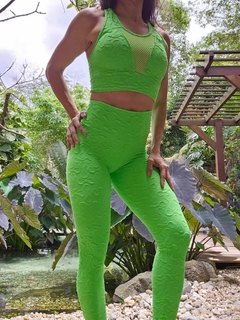 CONJUNTO JACQUARD VERDE NEON LEGGING COM CROPPED COM TELA NO BUSTO EMPINA BUMBUM