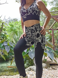 CONJUNTO PRETO JACQUARD TRABALHADO EM BRANCO LEGGING EMPINA BUMBUM