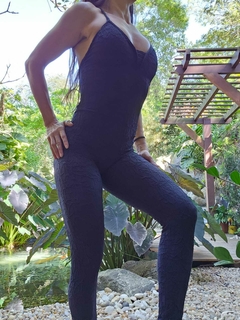 MACACÃO PRETO JACQUARD EMPINA BUMBUM na internet