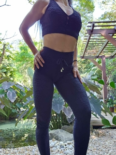 CONJUNTO JACQUARD PRETO DETALHADO EMPINA BUMBUM