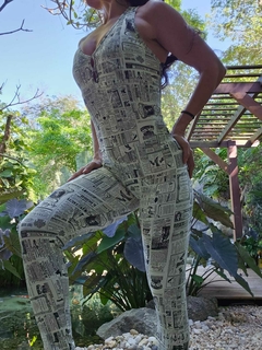 MACACÃO JORNAL VELHO COM FAIXA PRETA EMPINA BUMBUM on internet