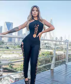 MACACÃO ILHÓS PRETO LUXO