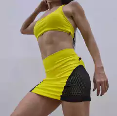 CONJUNTO VÁRIAS CORES SHORT COM CÓS ALTO E TOP COM ARGOLA NAS COSTAS en internet