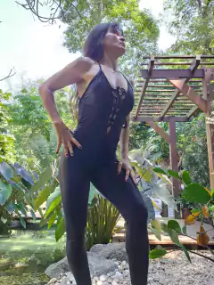 MACACÃO ILHÓS CIRRÊ PRETO COSTAS NUA