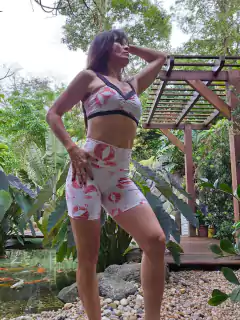 CONJUNTO RED KISS SHORT EMPINA BUMBUM E TOP PARIS EXCLUSIVA