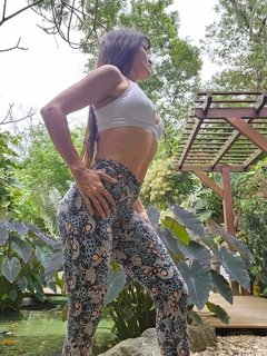 CONJUNTO LEGGING TREND EMPINA BUMBUM FARFALLA E TOP FLORENÇA BRANCO EXCLUSIVO on internet