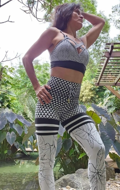 CONJUNTO EMANA FOLHAGEM BARRADA LEGGING COMUM E TOP TIRAS EXCLUSIVA