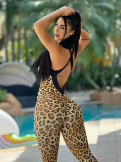 MACACÃO ONÇA COM DETALHE PRETO EMPINA BUMBUM - buy online