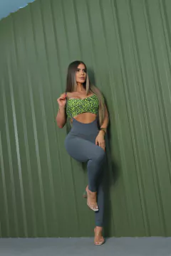 CONJUNTO ELEGANCE JARDINEIRA CINZA TOP ONÇA GREEN EXCLUSIVO - online store