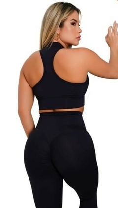 CONJUNTO PRETO LEGGING EMPINA BUMBUM E TOP COM ZÍPER - comprar online
