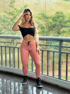 CONJUNTO LEGGING NUDE COM QUADRADINHO E CIGANINHA PRETA EXCLUSIVO