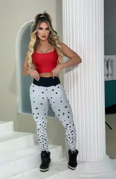 CONJUNTO LEGGING CORAÇÕES PRETO E BRANCO COM CROPPED RED EXCLUSIVO