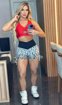CONJUNTO SHORT CORAÇÕES PRETO E BRANCO COM TOP RED EXCLUSIVO