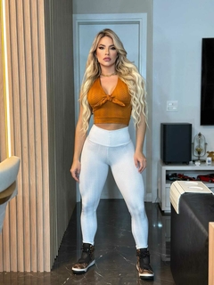 CONJUNTO DETALHADO 3D LEGGING WHITE COM CROPPED DOURADO EXCLUSIVO