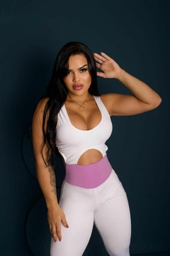 MACACÃO DUAS CORES COM DETALHE ABERTURA NA BARRIGA ESCOLHA SUA COR EXCLUSIVO na internet