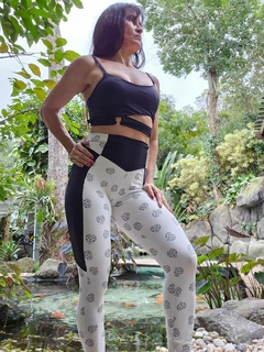 CONJUNTO VÁRIAS ESTAMPAS LEGGING E TOP COM ARGOLINHA