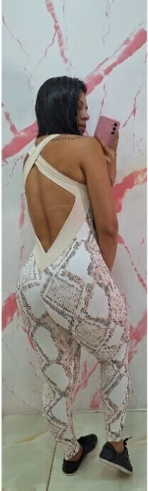 MACACÃO VÁRIAS ESTAMPAS COM FAIXA LATERAL E COM "X" NO BUSTO na internet