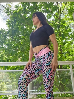 CONJUNTO FUSO CÓS FRANZIR EMPINA BUMBUM ONÇA COLLORS E BABY LOOK PRETA