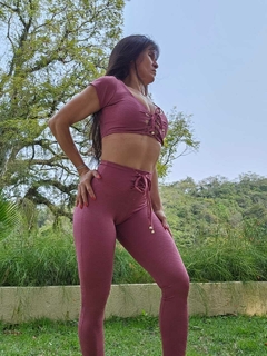 CONJUNTO LEGGING CADARÇO FAKE E TOP DETALHE NO BUSTO VÁRIAS CORES EXCLUSIVO