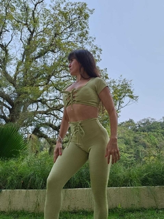 CONJUNTO LEGGING CADARÇO FAKE E TOP DETALHE NO BUSTO VÁRIAS CORES EXCLUSIVO