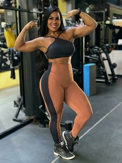 CONJUNTO KALYNE LEGGING MARROM E TOP PRETO EXCLUSIVO