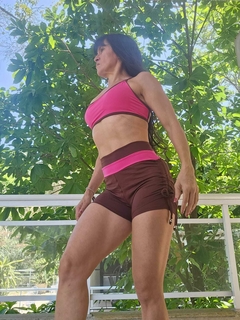 CONJUNTO BICOLOR SHORT MARROM COM TOP PINK EXCLUSIVO