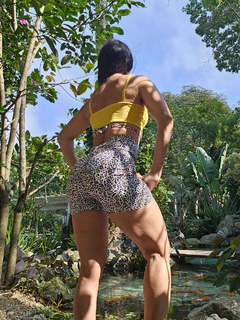CONJUNTO GEOVANA SHORT BRANCO COM ONÇA COLORIDA E TOP AMARELO EXCLUSIVO - buy online