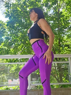 CONJUNTO MB DE ALTA COMPRESSÃO LEGGING RECORTE ROXO COM TOP PRETO EXCLUSIVO na internet