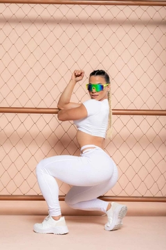 CONJUNTO BRANCO CALÇA COM REGULADORA E CROPPED - comprar online