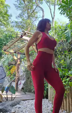 CONJUNTO FABIANA GLOSSY LEGGING E TOP COM FAIXA PRETA NAS COSTAS EXCLUSIVO - MB Musa Fitness