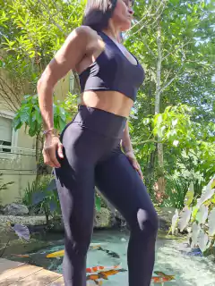 CONJUNTO FABIANA GLOSSY LEGGING E TOP COM FAIXA PRETA NAS COSTAS EXCLUSIVO - comprar online