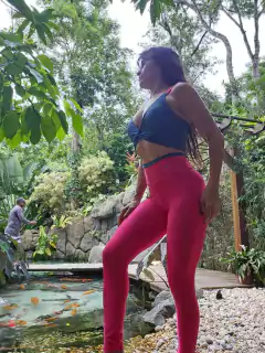 Image of CONJUNTO ELISABETH GLOSSY LEGGING CÓS BICOLOR EMPINA BUMBUM E TOP EXCLUSIVO