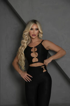 CONJUNTO GLOSSY BLACK LEGGING ARGOLA NA CINTURA E TOP 4 ARGOLAS NO BUSTO EXCLUSIVO na internet
