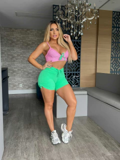 CONJUNTO SHORT VERDE E TOP ROSA EXCLUSVIO