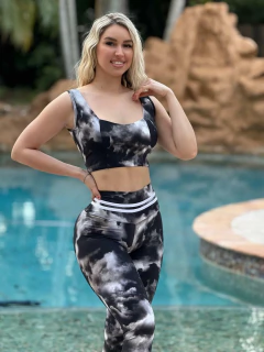 CONJUNTO NUVENS FUNDO PRETO LEGGING EMPINA BUMBUM E TOP EXCLUSIVO