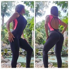 MACACÃO PRETO COM TELA PINK E EMPINA BUMBUM EXCLUSIVO
