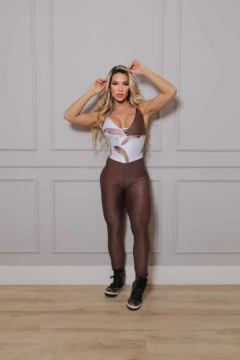 MACACÃO GLOSSY FOLHAS DO OUTONO COM BROWN EXCLUSIVO
