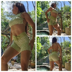 Image of CONJUNTO VÁRIAS CORES FELINE SHORT TIRA NO CÓS E TOP COSTAS NUA
