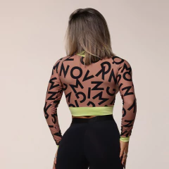 CROPPED CARMEL MANGA LONGA LETTERS EXCLUSIVO - comprar online
