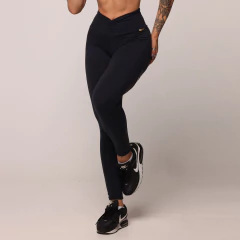 LEGGING EMPINA BUMBUM INTENSE PRETA COM ELÁSTICO PRETO ABSOLUTO on internet